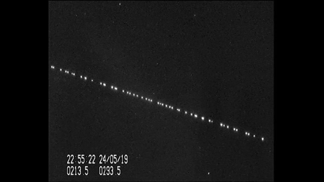 lights in sky, satellites