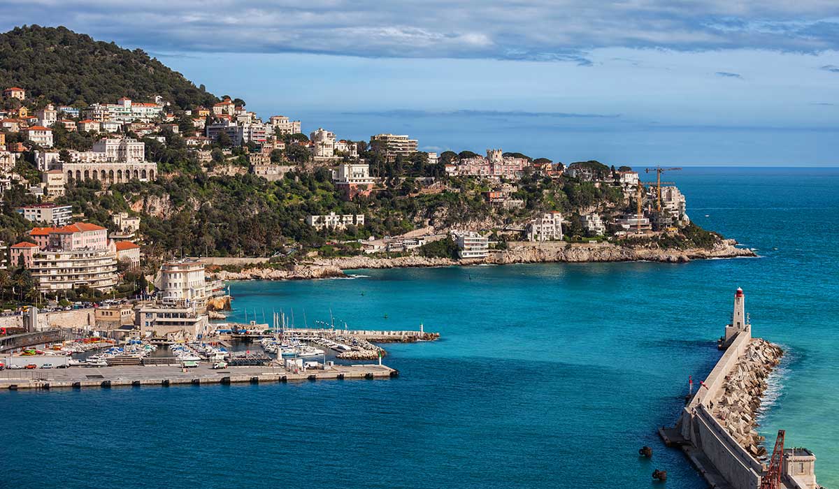 France, Alpes-Maritimes Cote D'Azur, Nice, French Riviera coastline at Mediterranean Sea