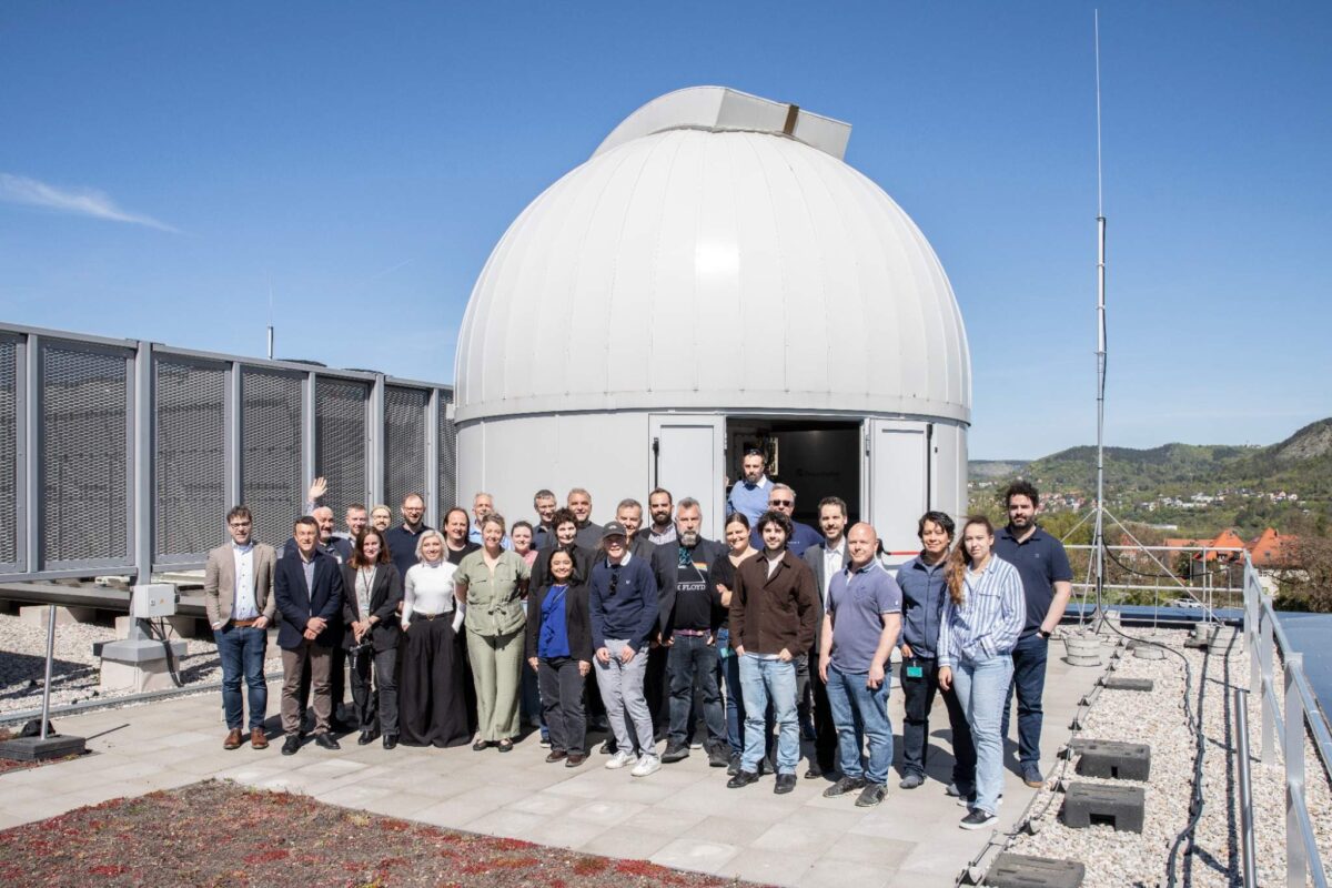 Consortium partners pictured visiting the OGS at Fraunhofer IOF at Jena