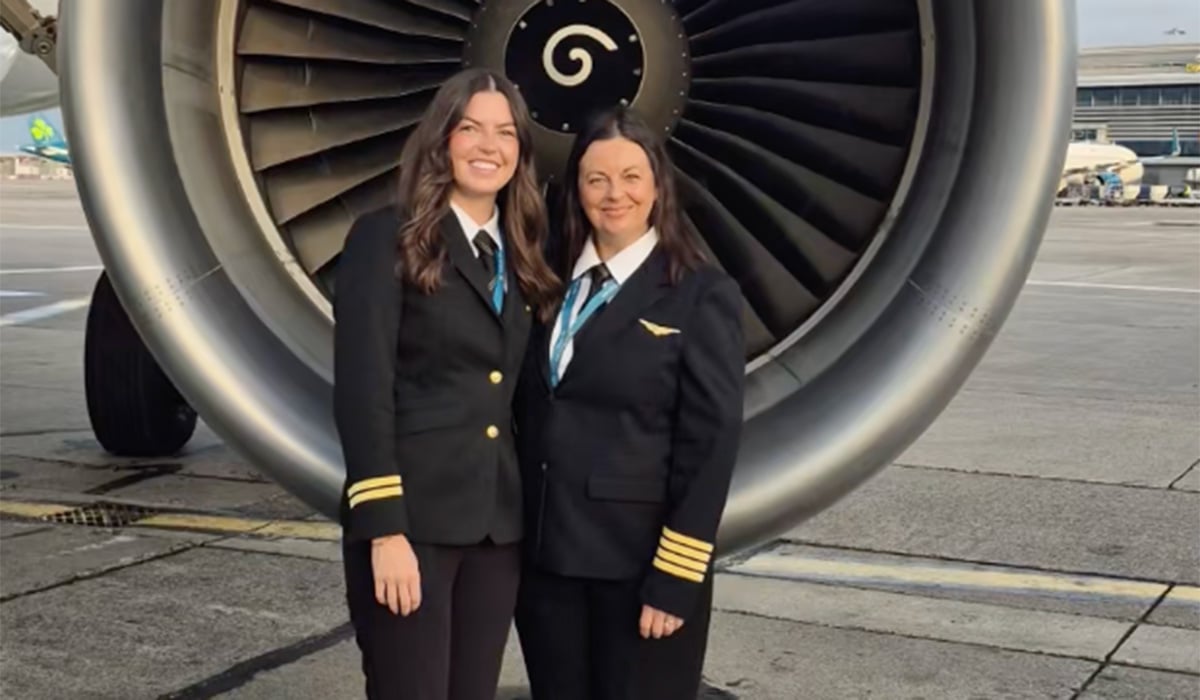 Mother and daughter Aer Lingus pilots Sonya Bissett and Lara Danaher. Pic: Lara Danaher / TikTok