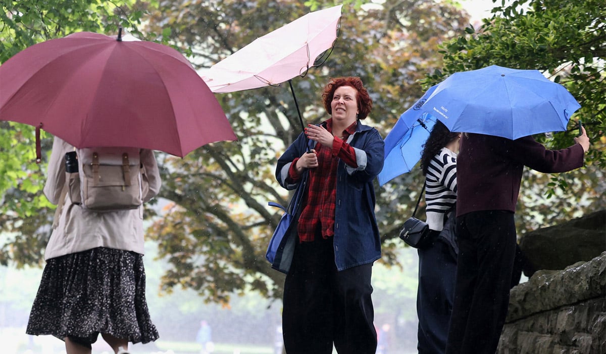 People with umbrellas in the rain at St Stephen's Green in Dublin. Pic: Leah Farrell/RollingNews.ie