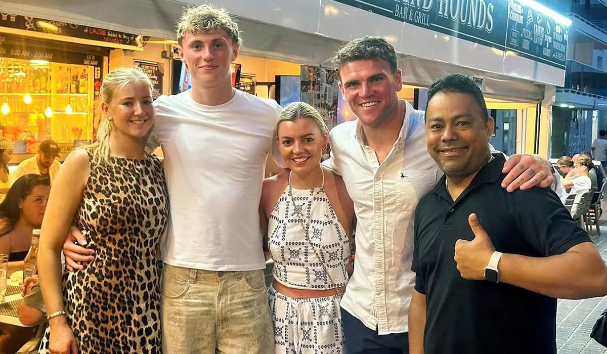 Leah Maheady, Kobe McDonald, Jessie Brown, Jordan Flynn, and a restaurant worker. Pic: The Fox and Hounds Restaurant, Salou