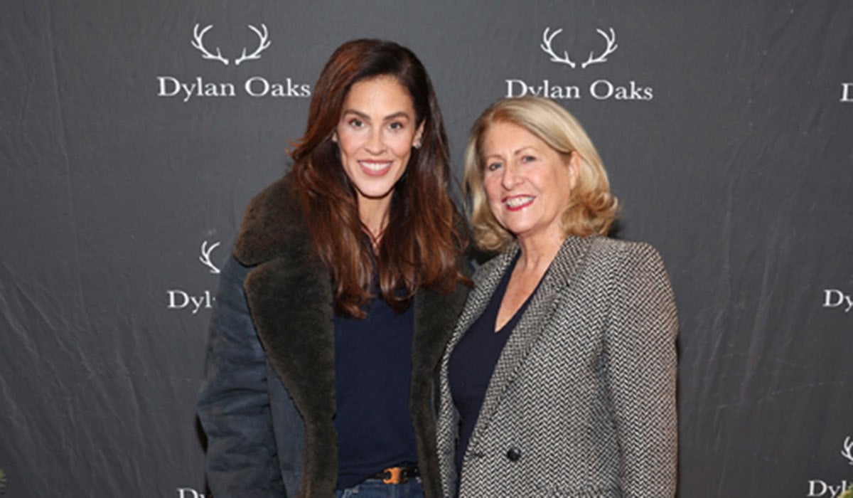 Dylan Oaks Jennifer Wrynne Infinity Necklace launch 48