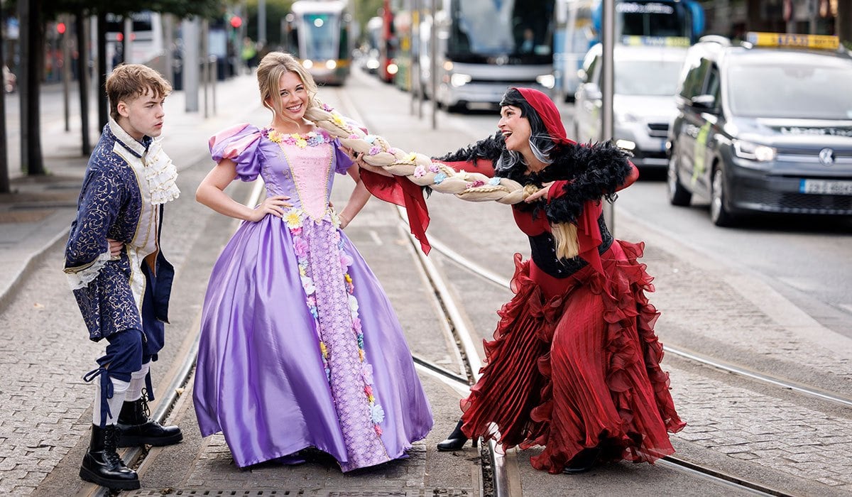 Repro Free: 15/09/2026 Dublin city centre has had a fairytale arrival as Nicole Filan stepped out as Rapunzel with Tracy Leonard Lipman as Mother Gothel and James Kelleher as Lord Mountjoy ahead of this year’s festive panto at The Ambassador Theatre. With flowing locks, full panto sparkle and O’Connell Street as her backdrop, Nicole was pictured at The Ambassador Theatre and on the city’s streets as Rapunzel prepares to bring family fun, music and Christmas magic to the heart of Dublin. Presented by Showbiz Productions and The Ambassador Theatre, Rapunzel will run from 22nd December 2026 to 5 th January 2027, with tickets on sale now from Ticketmaster. The Ambassador Theatre sits just steps from the Spire, giving this year’s panto a perfect Dublin twist. After all, where better for Rapunzel’s tower to rise than beside the most famous point in the city skyline? The production promises a warm, funny and familyfriendly show for children, parents, grandparents and anyone who loves a proper Christmas outing in the city. Picture Andres Poveda