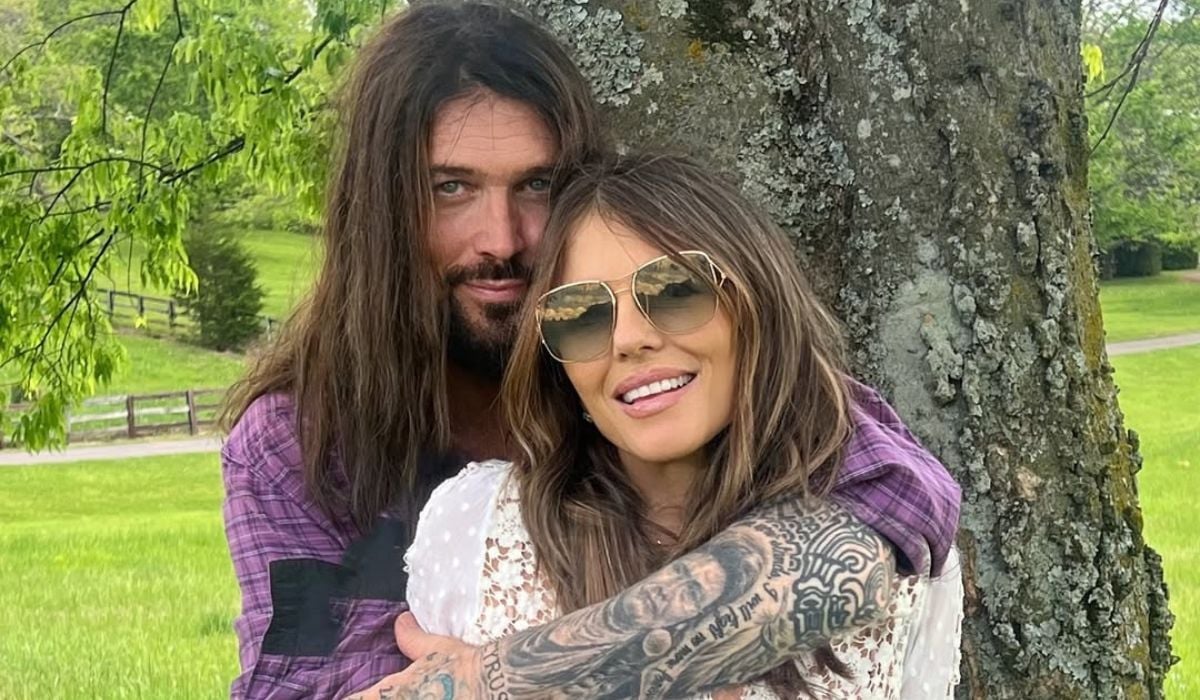 Love is in the air! Elizabeth Hurley shares more lovey-dovey snaps with new beau Billy Ray Cyrus./Pic: Instagram