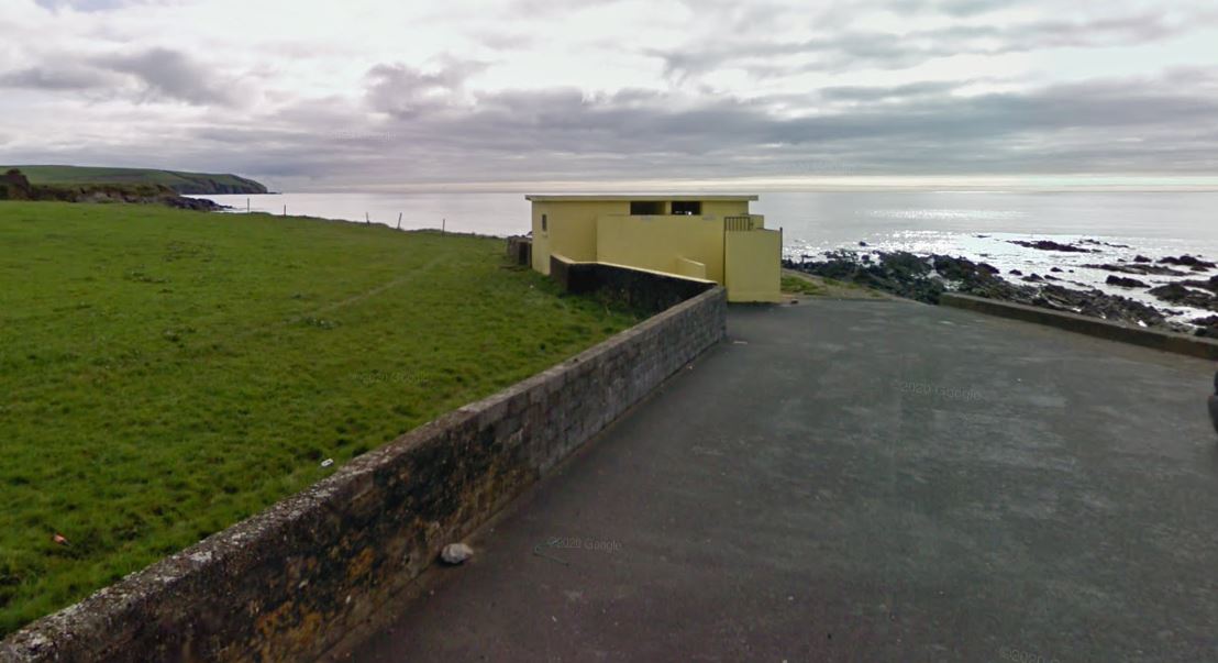 clonea public toilets