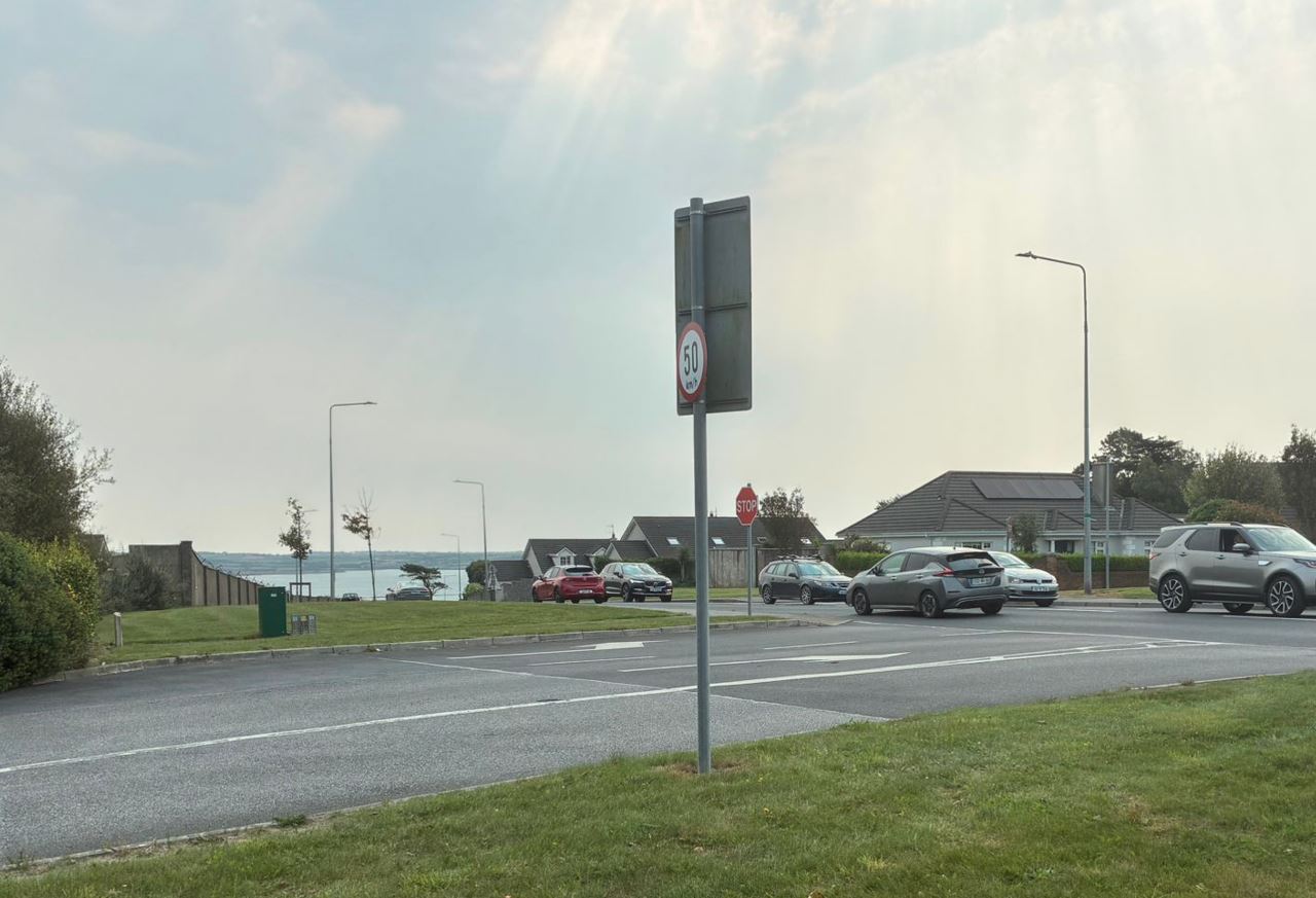 Exit in question, Árd Na Groí estate